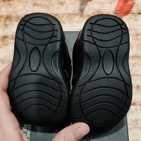 NWT Kenneth Cole baby boy shoes with box - Picture 8 of 11